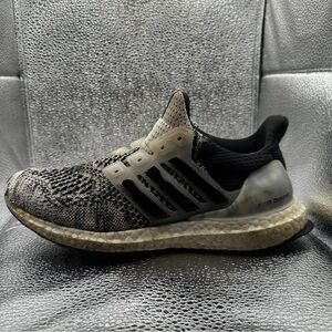 Adidas Ultraboost Black/White Oreo Size 6Y / 7.5W​